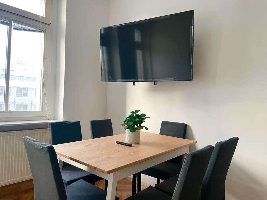 110m2 Stylish 4 Bedroom Apartament Viena